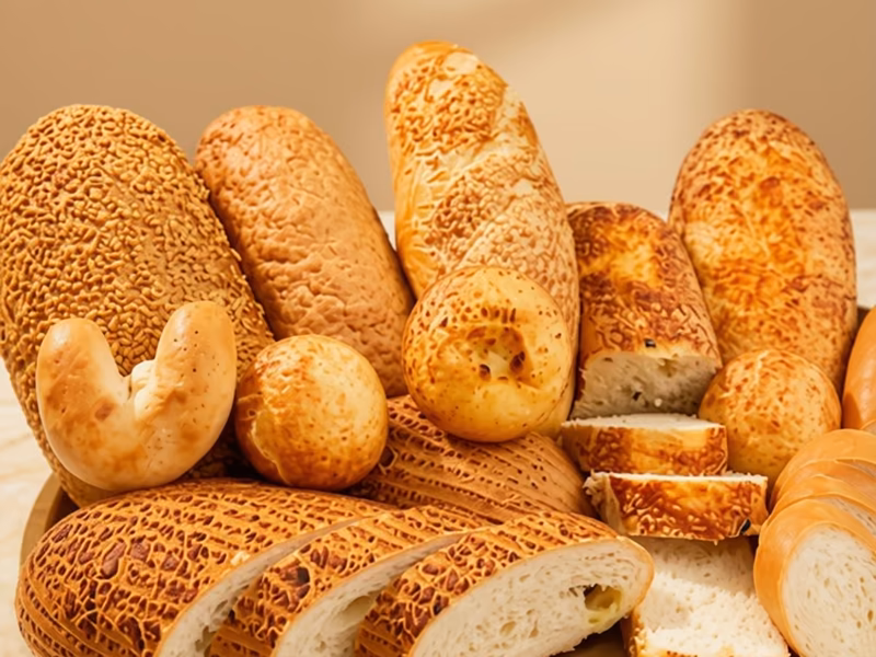 Desayuno con croissant gourmet en la sede Fontibón de Pastelería Dulcita en Bogotá
